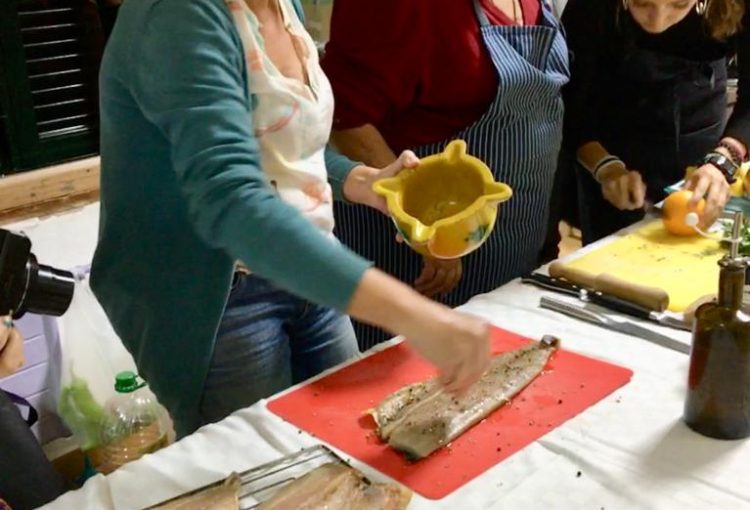 Taller de conserves casolanes de peix: fumar i assecar. A càrrec de la cuinera Margalida Mulet Estrany